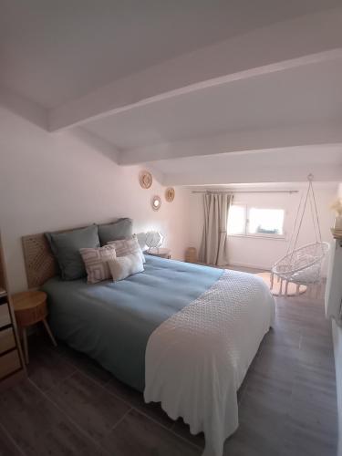 Appartement T2, extérieur et parking, Avignon à 5 min (T2 avec exterieur et parking - Quartier pavillonaire calme -Proche commerces et bus - Avignon a 5 mi) in Les Angles (Languedoc-Roussillon)