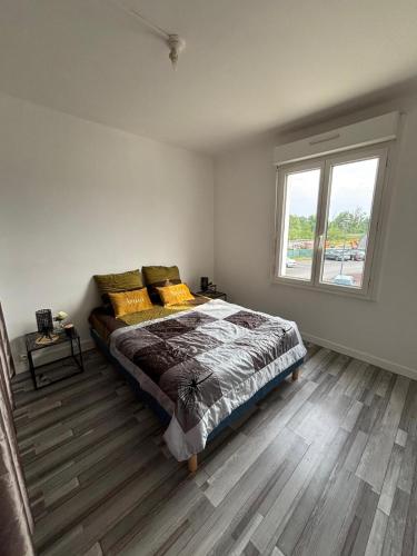 Maison de ville mitoyenne 4 chambres proche plages in Moon-sur-Elle