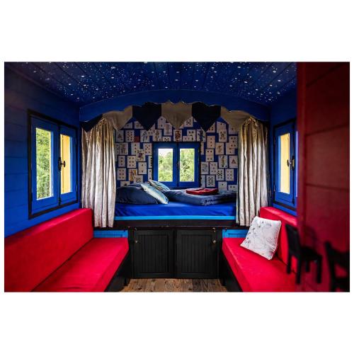La roulotte MAGIC ! des Grillots in Paray Le Fresil