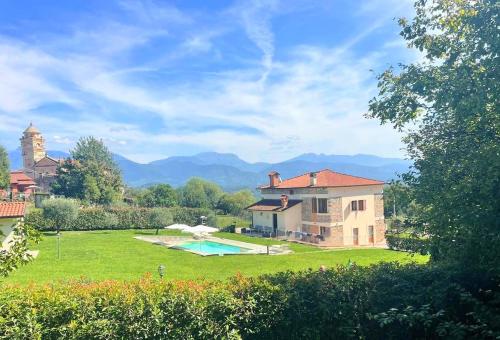 Villa del Sognatore, tuscan villa with pool for 12 in Tresana
