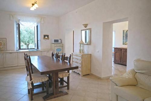 Villa del Sognatore, tuscan villa with pool for 12 in Tresana