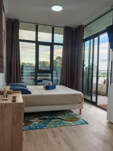 Carbet Lodge bungalow studio et vélos électriques – khách sạn tại Capesterre-Belle-Eau
