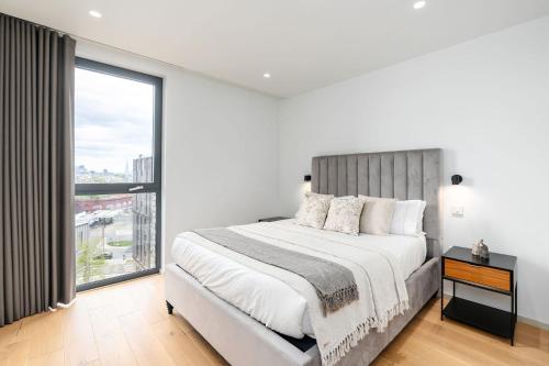 Luxury 2 Bed 2 Bath King Cross with Terrace - image 11