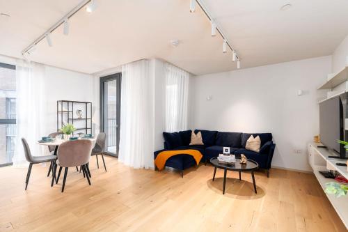 Luxury 2 Bed 2 Bath King Cross with Terrace - image 14