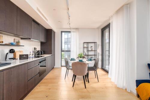 Luxury 2 Bed 2 Bath King Cross with Terrace - image 7