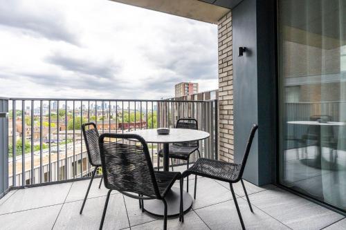 Luxury 2 Bed 2 Bath King Cross with Terrace - image 9