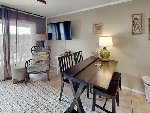 Hilton Head Beach & Tennis by Hilton Head Retreats in Hilton Head Island (SC)