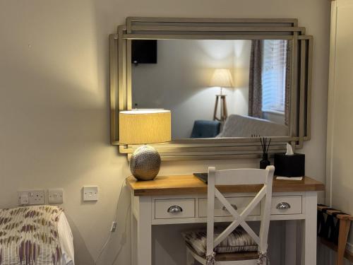 The Old Fourpenny Shop Hotel Room Type - Family Room with Bath