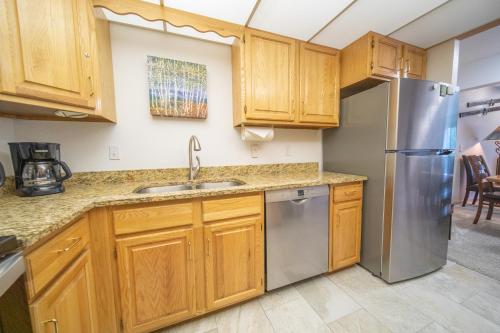 Snowdance B102 by SummitCove Lodging in Keystone, USA