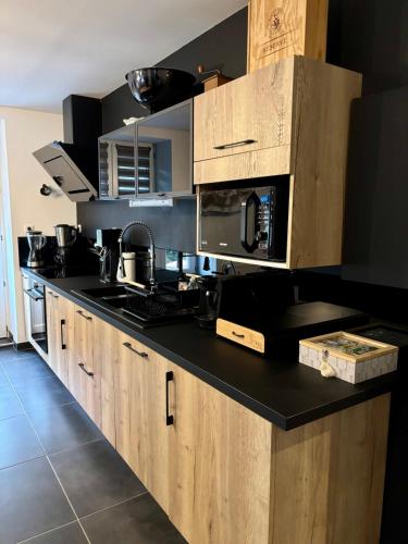 Gite Mb Location Ardèche (Gite Mb Location Ardeche) in 山中聖西爾格