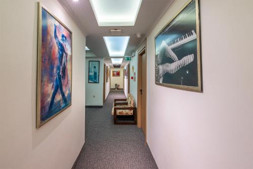 Gallion Hotel - image 5