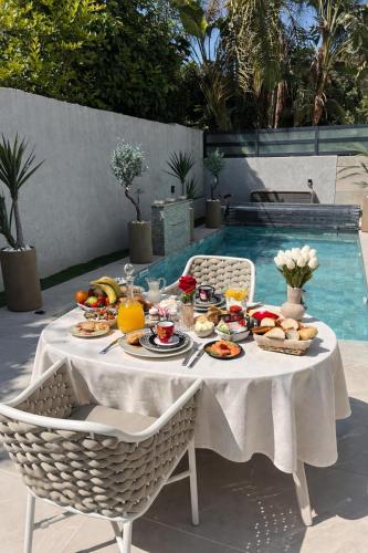 Vista, Luxury Guesthouse with Private Pool in Raanana