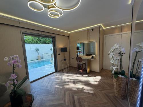 Luxury Guesthouse with Private Pool in Raanana