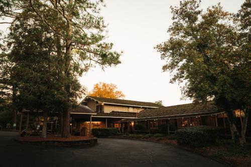 Pine Needles Lodge 3
