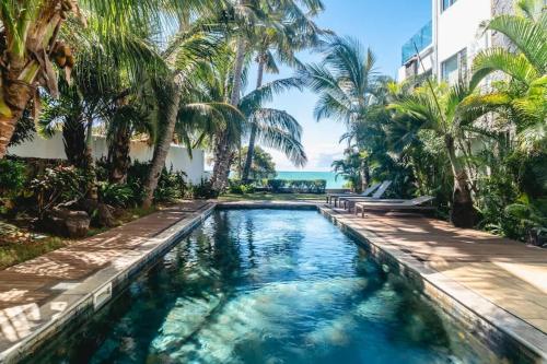 Aroma Beach - Luxury Beachfront Apartment - Tap to explore photos