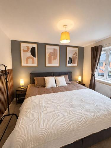 Contractor Friendly 4BDR 9 Guest Stay near Universal with Car Parking for 3 – khách sạn tại Wootton