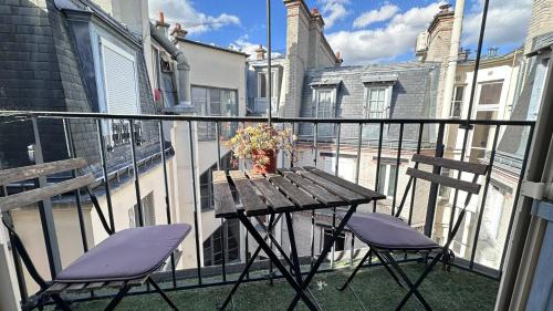 Studio with Balcony - Montmartre