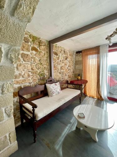 Ahiri traditional cottage in Thrapsano
