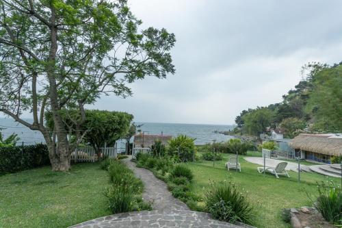 Lakeshore Retreat, escape from it all! in Santa Cruz la Laguna