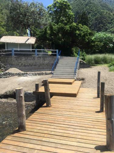 Lakeshore Retreat, escape from it all! in Santa Cruz la Laguna