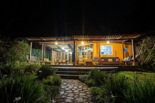 Lakeshore Retreat, escape from it all! in Santa Cruz la Laguna