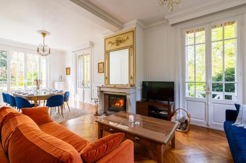 La Maison des 2 Rives - Avec jacuzzi beau jardin in Chateau-Renard
