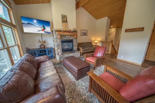 Campfire Mountain 6 by SummitCove Lodging in Keystone, USA