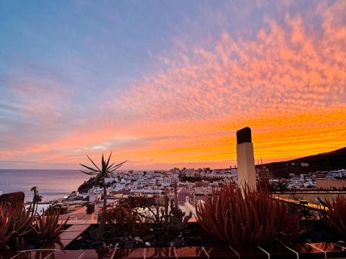 Penthouse with Ocean View & Rooftop Terrace