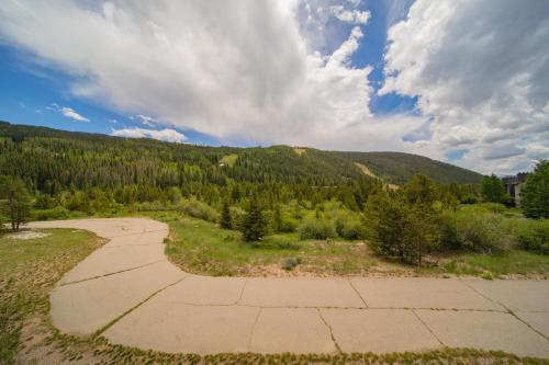 Campfire Mountain 6 by SummitCove Lodging in Keystone, USA