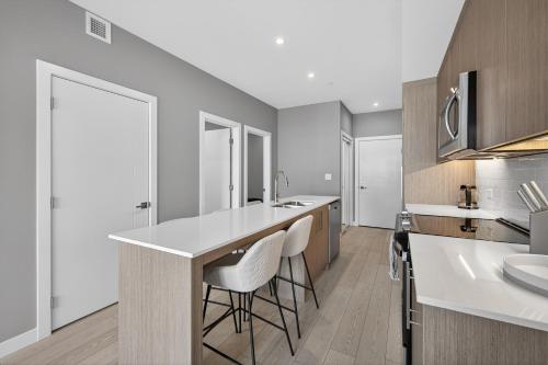 Downtown 2BR AC Mins to Saddledome - image 2