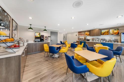 Comfort Inn Fontana - image 34