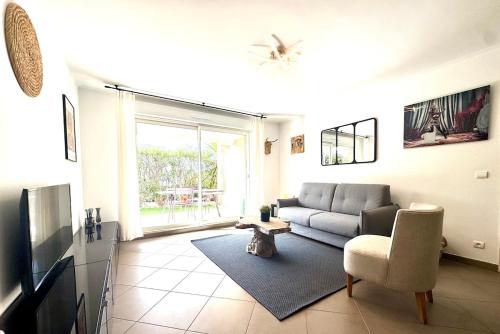 Elegant T2 en rez-de-jardin - Piscine - Parking in Laval