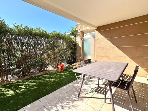 Elegant T2 en rez-de-jardin - Piscine - Parking in Laval