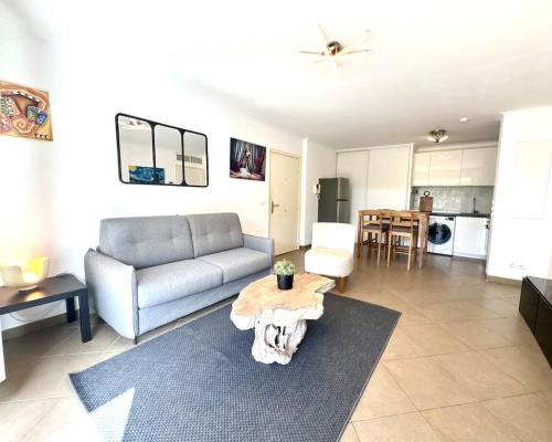 Elegant T2 en rez-de-jardin - Piscine - Parking in Laval