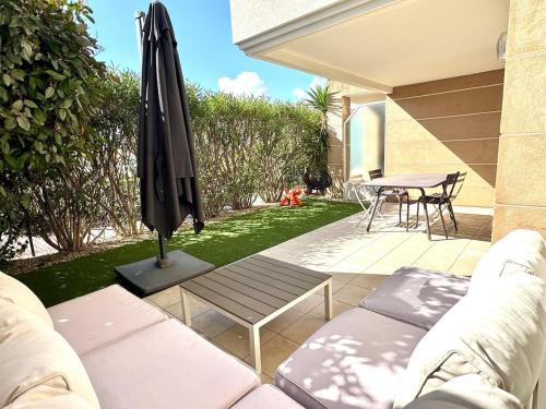 Elegant T2 en rez-de-jardin - Piscine - Parking in Laval