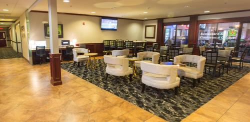 Parke Regency Hotel & Conference Center - image 5