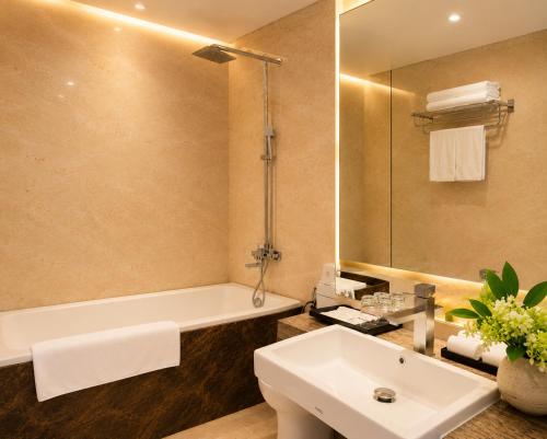 room detail thumbnail 2