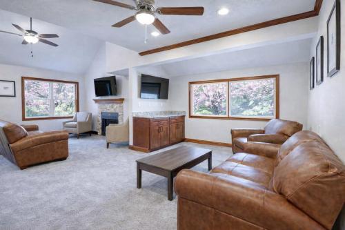 Annabelle Gardens - image 36