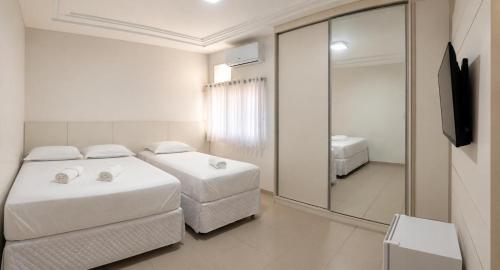 1 double bed, 1 twin bed