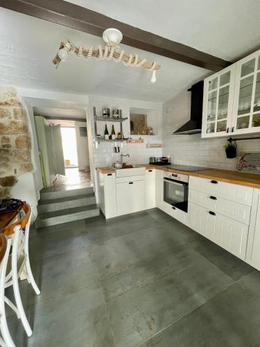 Facilities, Ahiri traditional cottage in Thrapsano
