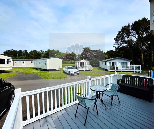JL Cornwall Newquay Caravan in Trebarber