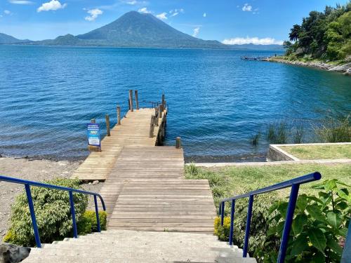 Lake Front Cabin at Los Elementos in Santa Cruz la Laguna