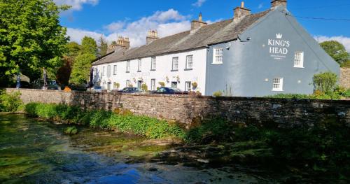 Exterior view of Kings Head - Riverside, Ravenstonedale