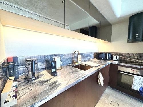 DIFC Living upgraded 1 bedroom apartment - image 12