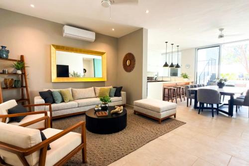 Casa Naranjas Design home with Pool and Jacuzzi - image 2