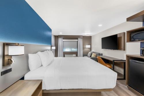 Comfort Inn Fontana - image 19