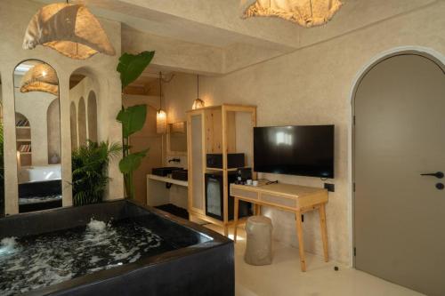Nature Nest With Jacuzzi - image 9