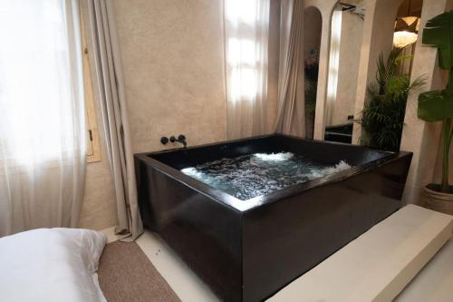 Nature Nest With Jacuzzi - image 3