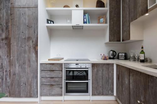 Retreat to a Stylish 1 Bedroom Flat in Chelsea - image 10