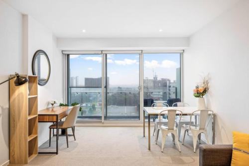 Vision 1BR Apartment – Square View & Parking - image 4